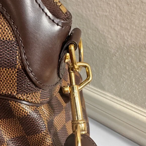LOUIS VUITTON Trevi PM. Damier ebene shoulder bag with COA and dustbag. - Picture 6 of 17